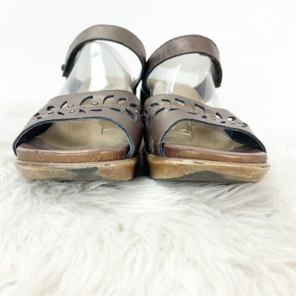 Naot Womens 38 EU 7 US Brown Leather Slip On Studded Two Strap Platform Sandals - Picture 8 of 16